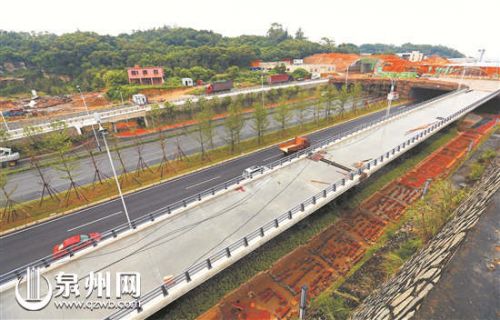 泉州市区桃花山至观音山绿廊二层基本完工