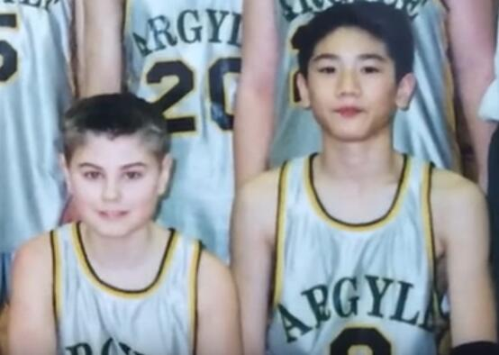 最帅的"瘸腿男神"高以翔罕见童年照曝光,看看沥川小时候的样子