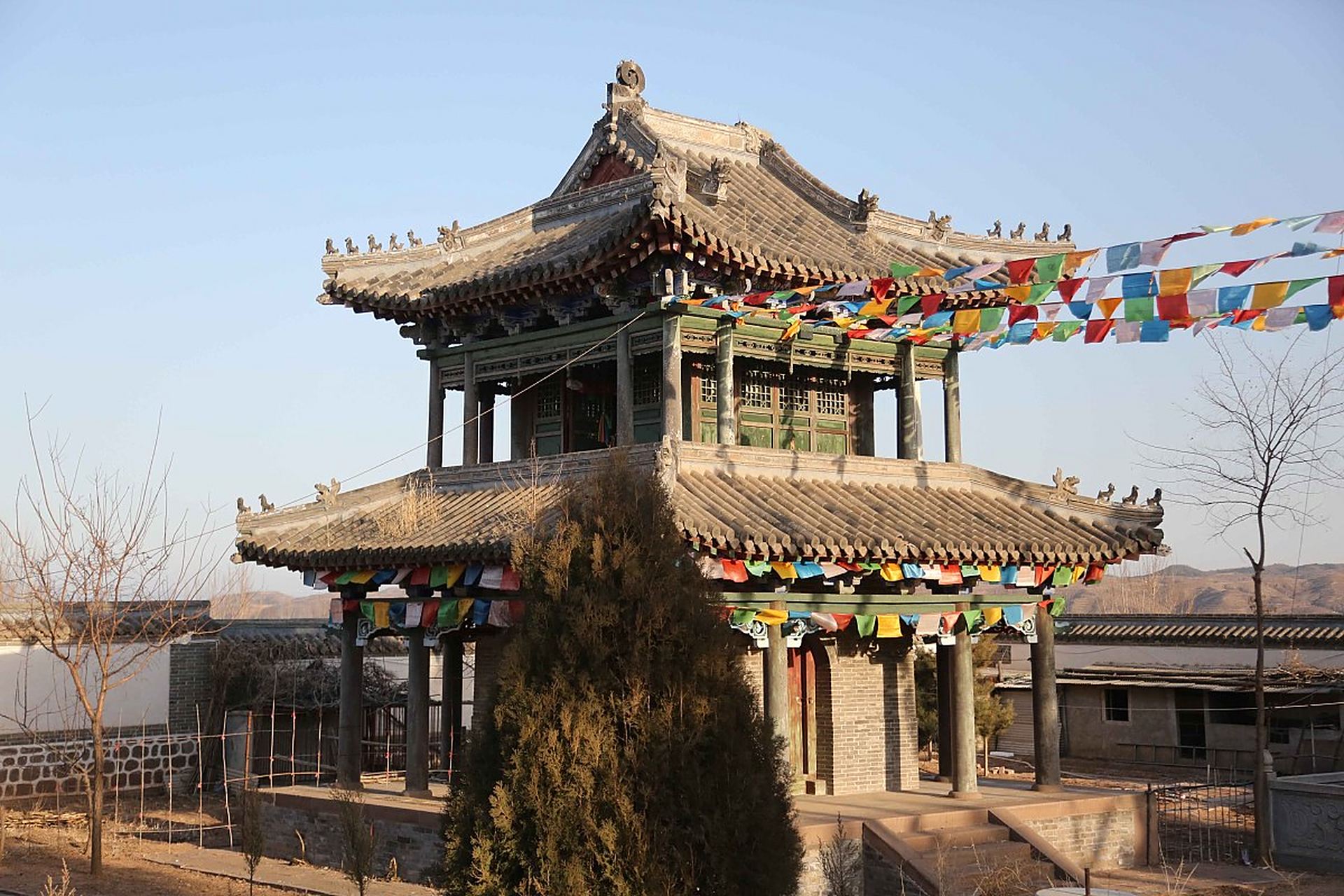 中卫高庙是一座历史悠久的佛教寺庙,坐落于宁夏中卫市.