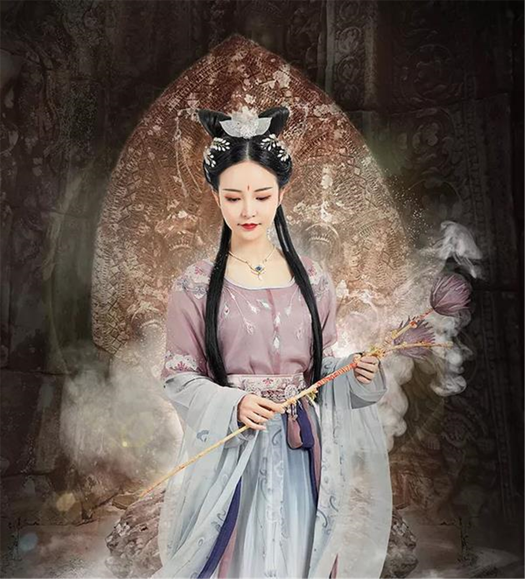 她正在末世过煎熬的日子,意外穿进书中成富二代的佛系女配,穿书