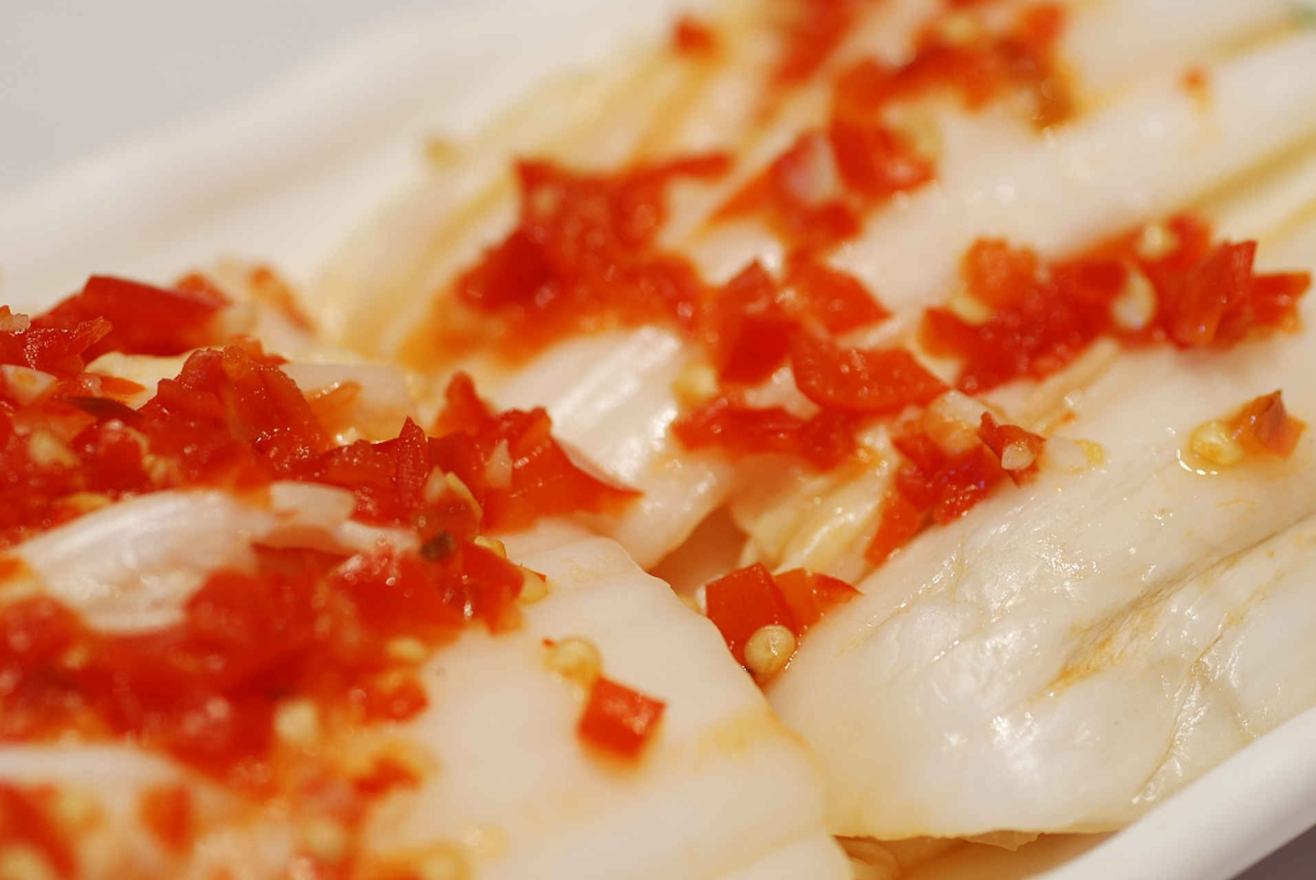 剁椒蒸娃娃菜是一道以娃娃菜和剁椒为主料,以蒜末,姜末,盐,醋等为辅料