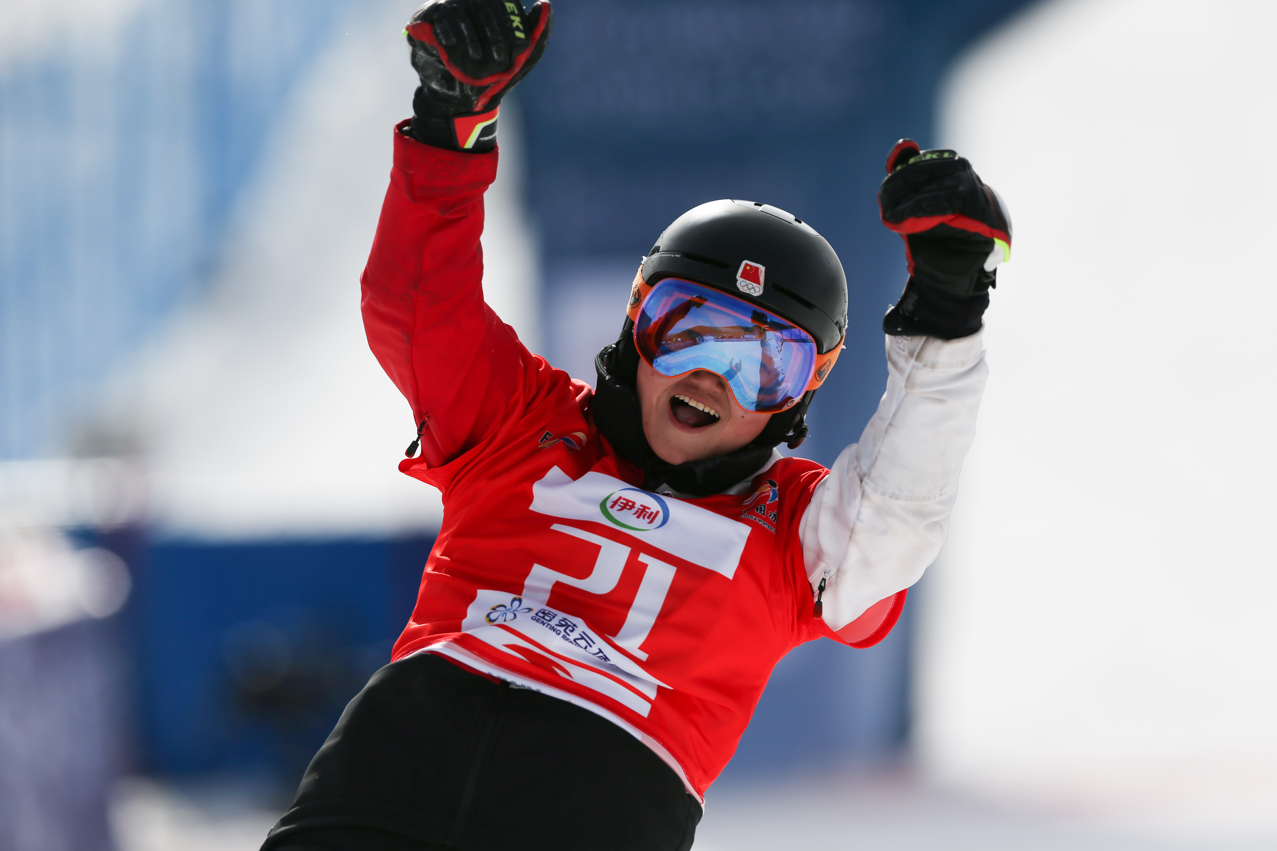 单板滑雪平行项目世界杯:宫乃莹平行回转夺冠