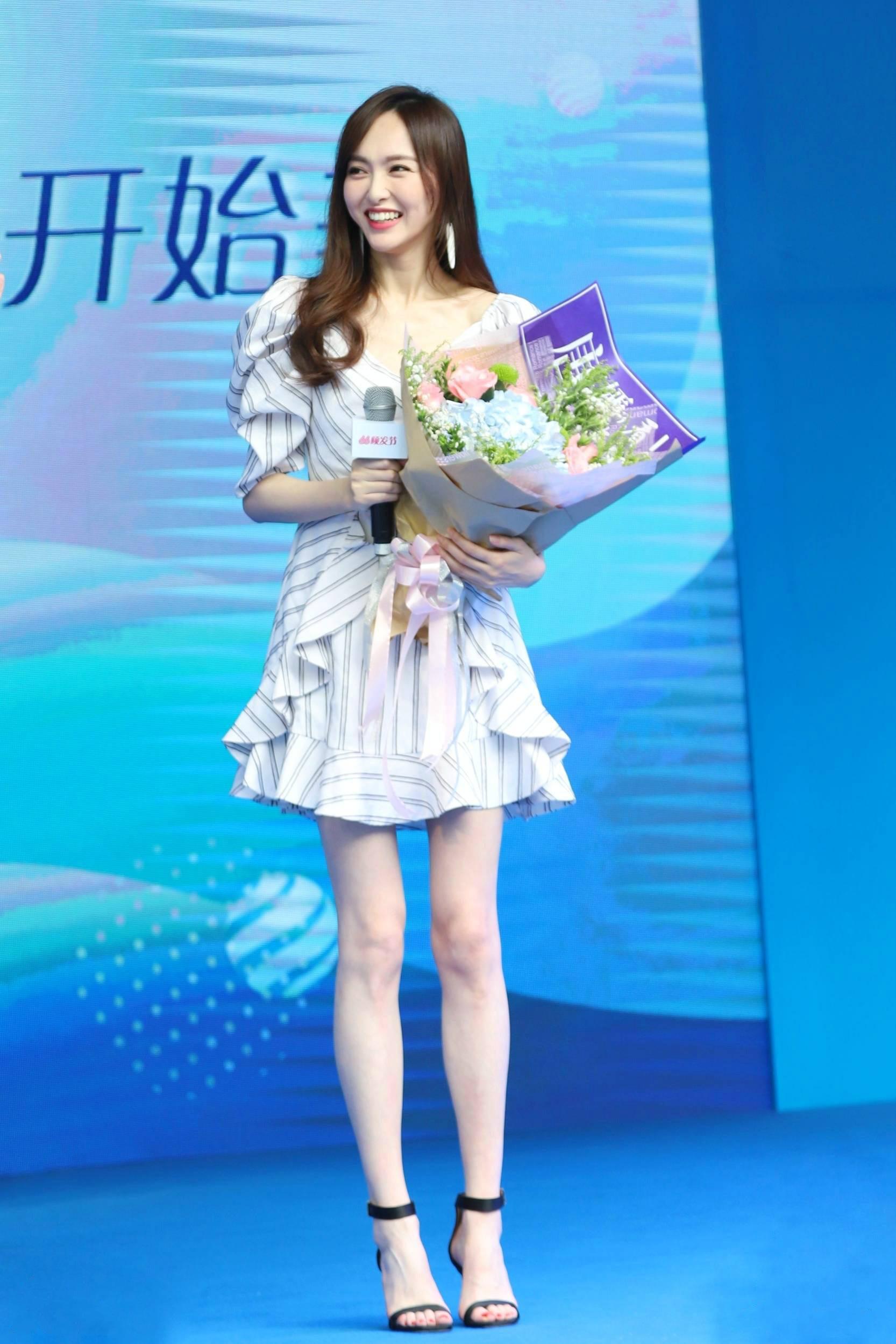 加上美腿更加迷人!