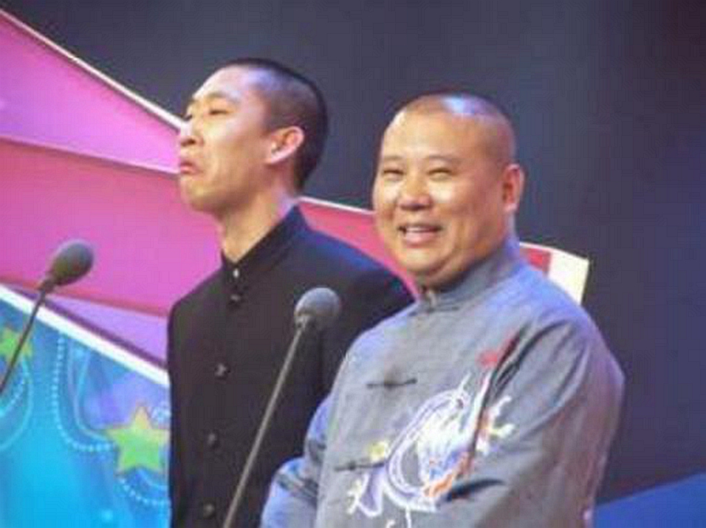 郭德纲生日曹云金大闹!师娘含泪给弟子磕头!老郭彻底