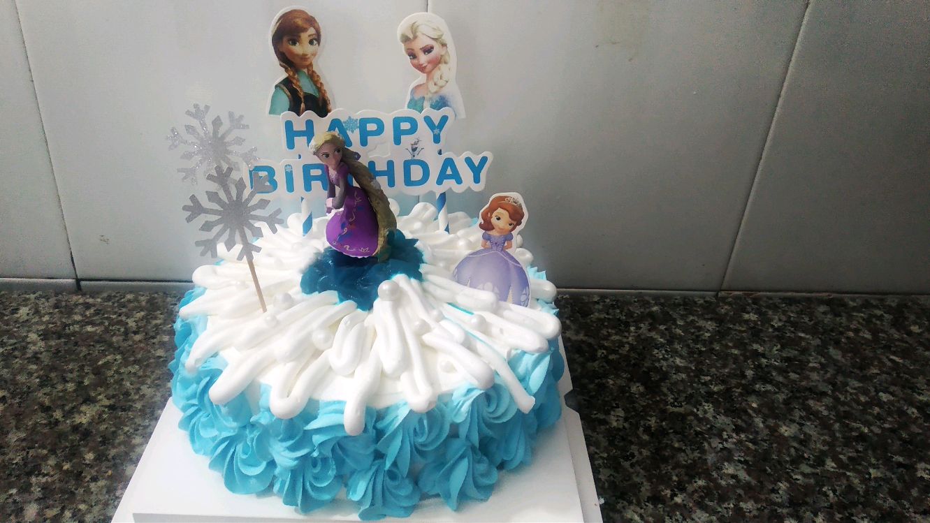 儿童喜欢的冰雪奇缘生日蛋糕制作方法