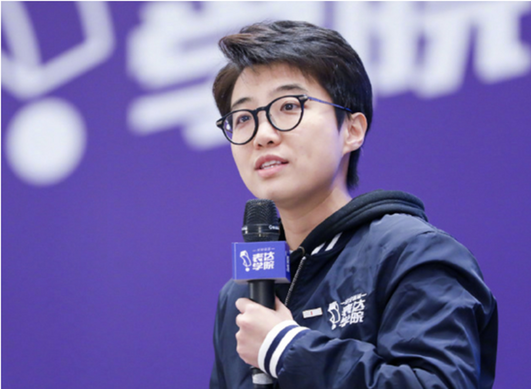 先是詹青云公开道歉,很快就是邱晨公开公开道歉并关闭了自己的社交