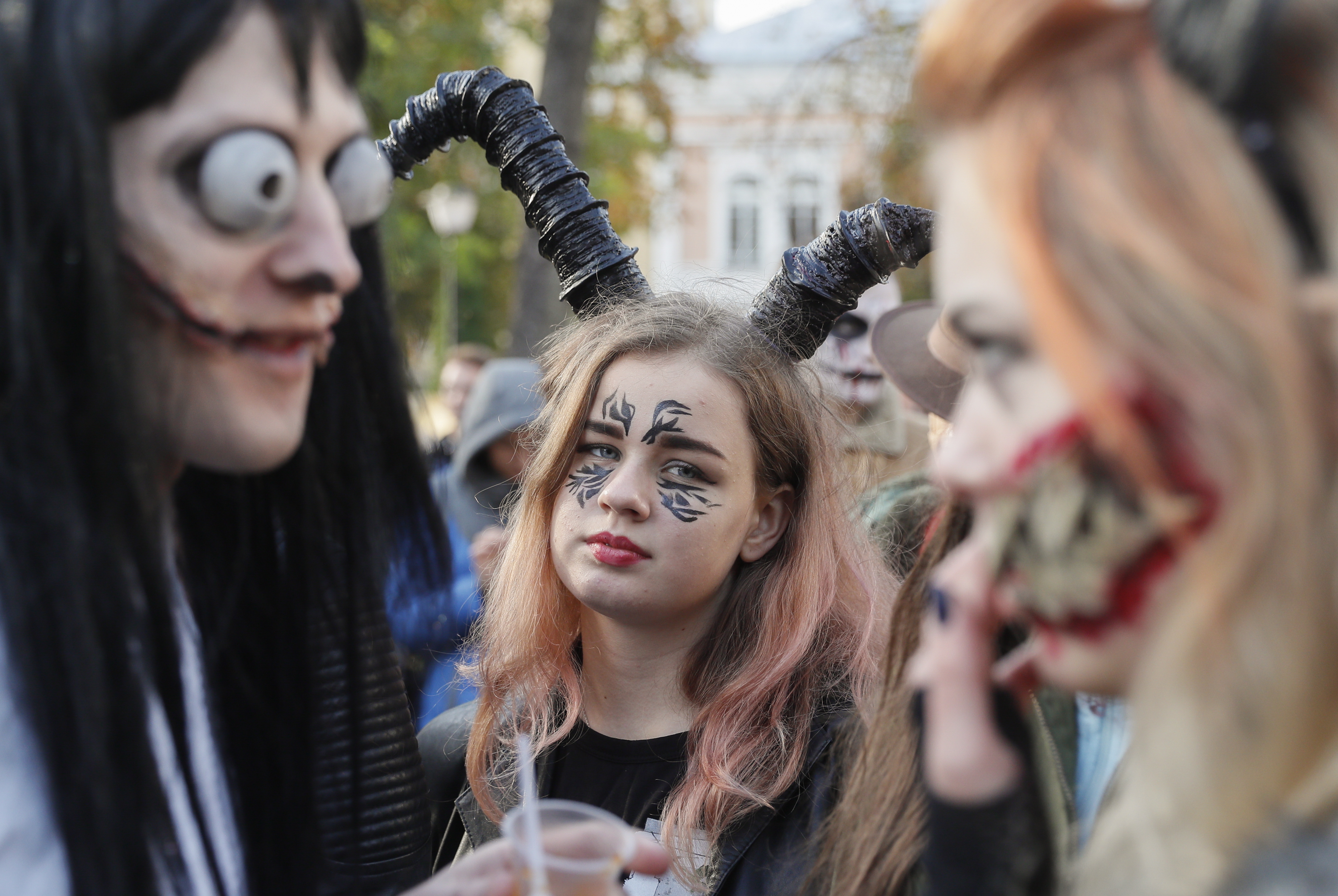 基辅举行万圣节"僵尸"巡游