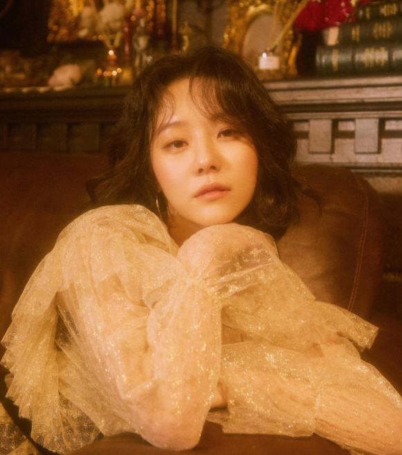 韩女星李诗媛拍写真,光影中演绎复古风情