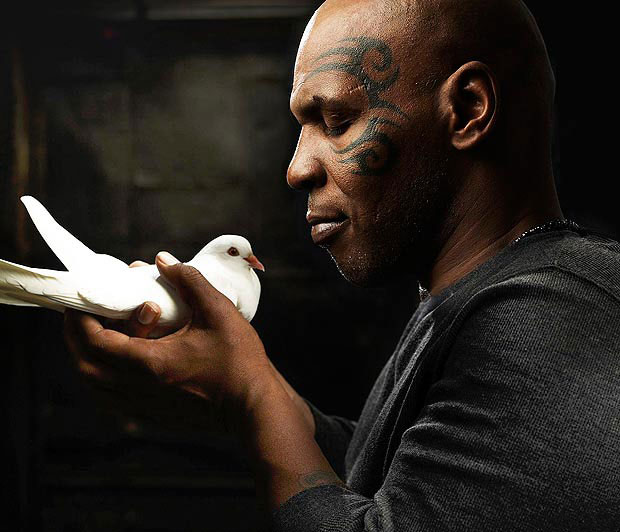 麦克·泰森1966年6月30日出生于纽约的布鲁克林,1986年,20岁的他成为