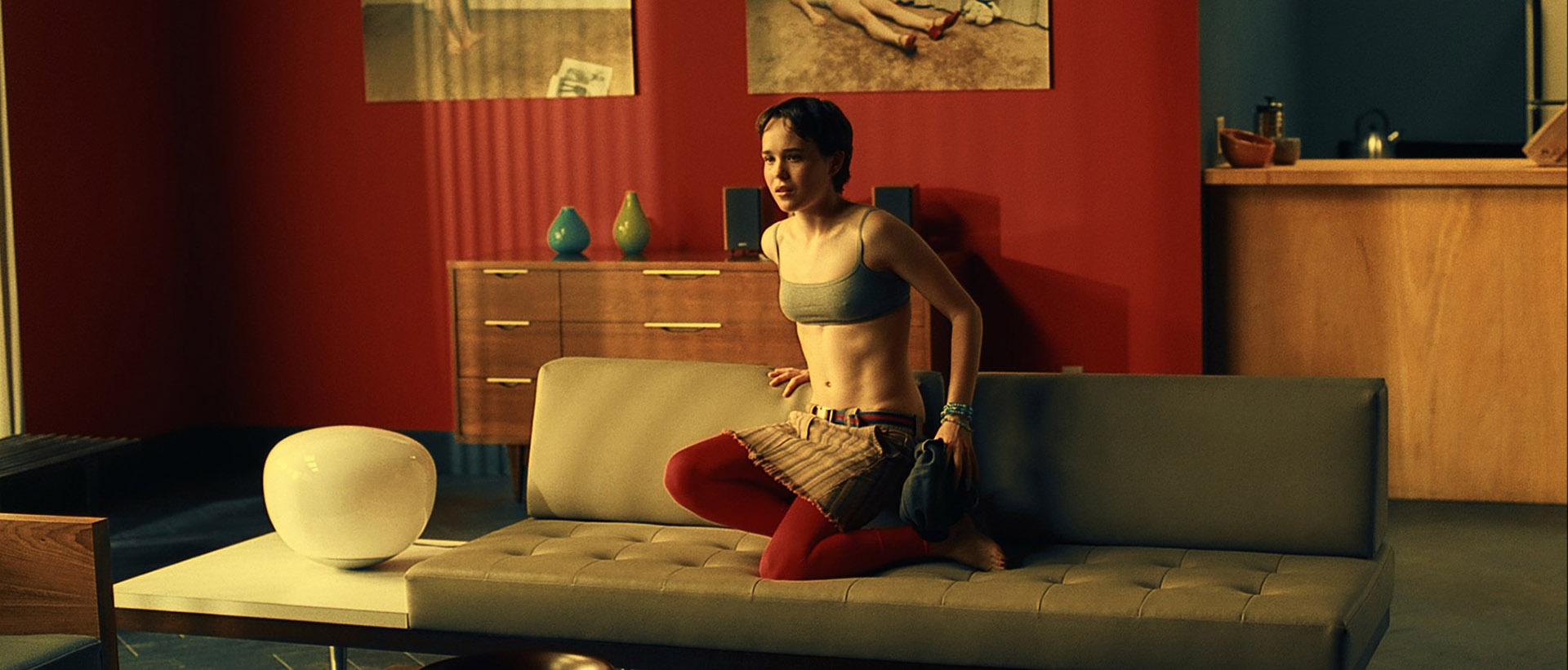 第一眼不太熟,但你至少看过她三部电影,推荐十部,没有烂片.