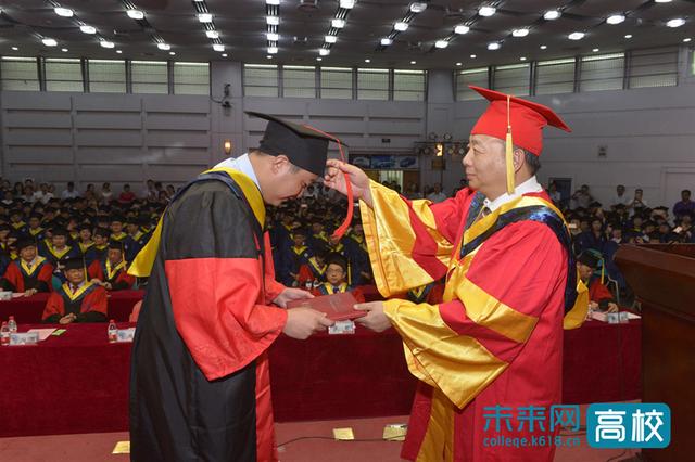 合肥工业大学举行2019届研究生毕业典礼