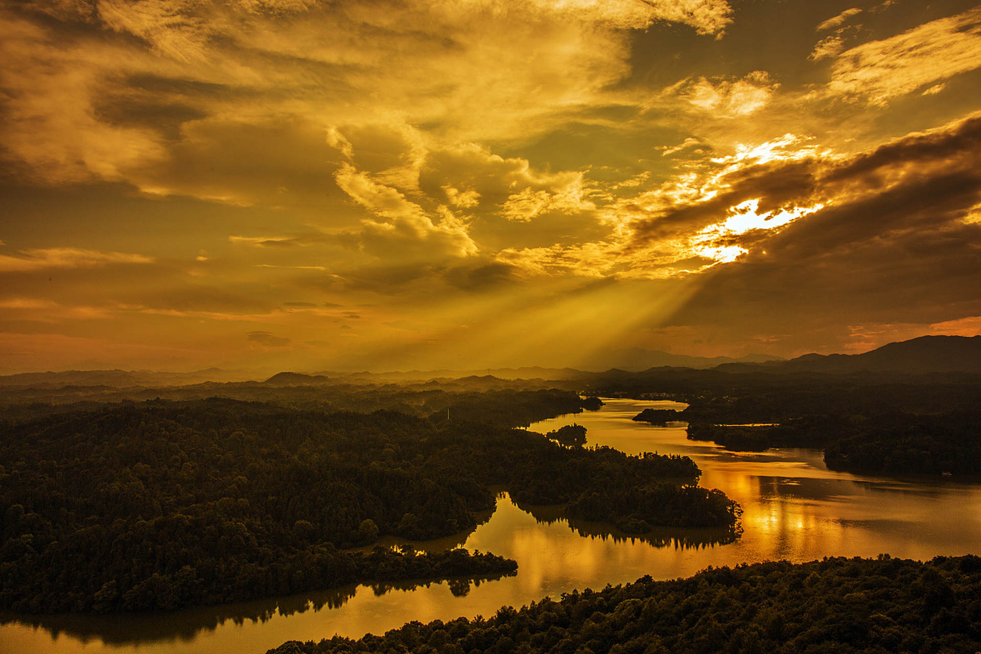 探访仙宫湖:品味好风光,感受古朴风情  仙宫湖是浙江省第二大湖,水域