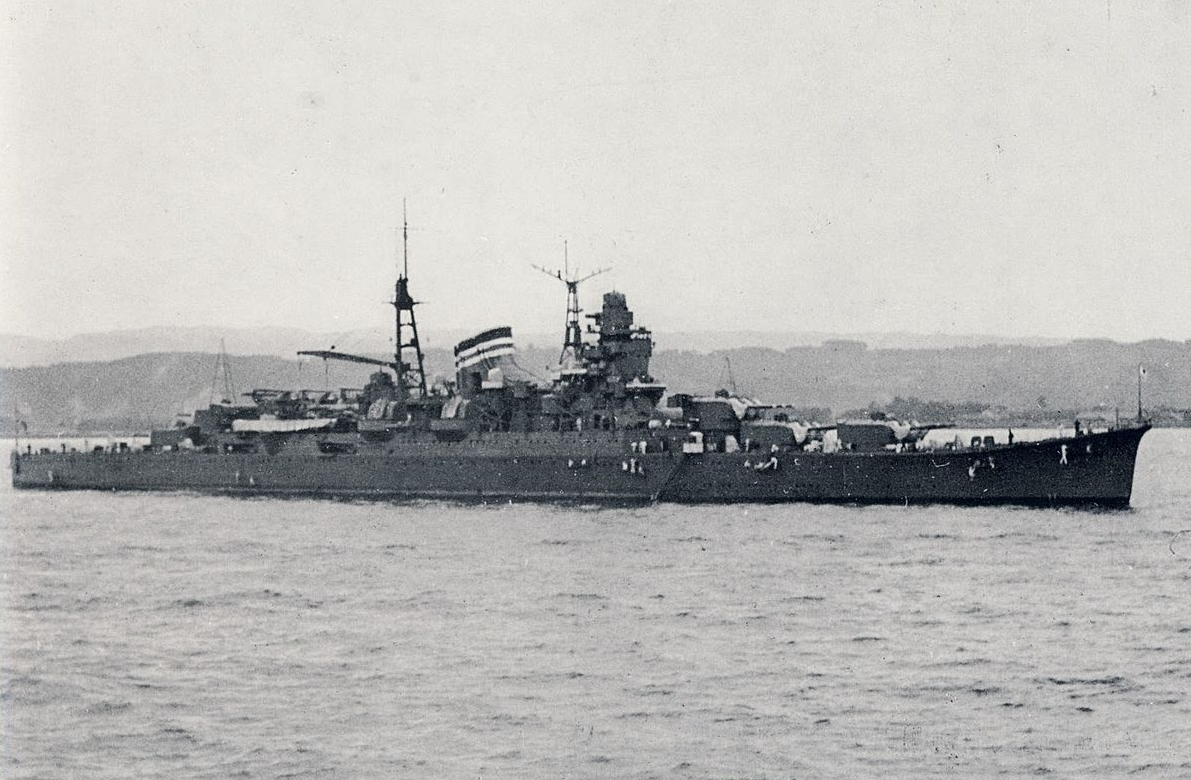 图为三隈号重巡洋舰,排水量13440吨,航速35节(约64.