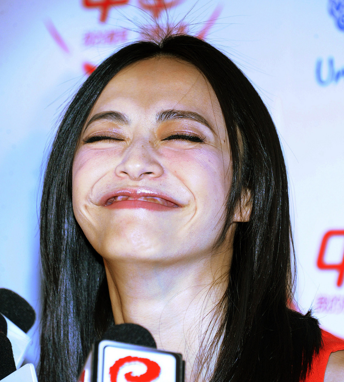 明星们开怀大笑,你们觉得谁最美
