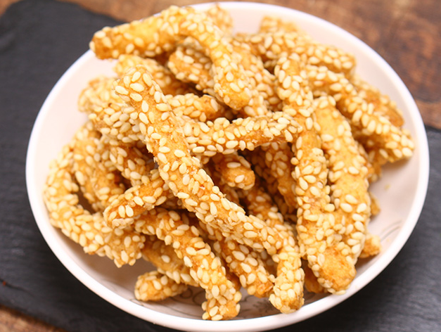 【自制香酥芝麻条所需要注意的细节有】