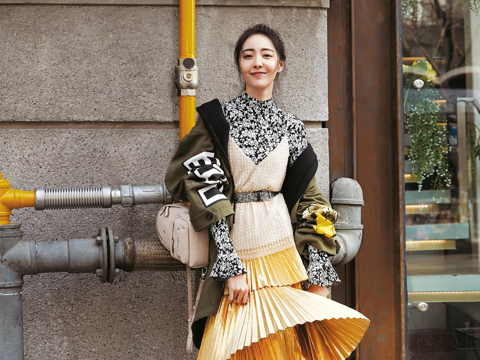 米露:睿智得体,形象靓丽