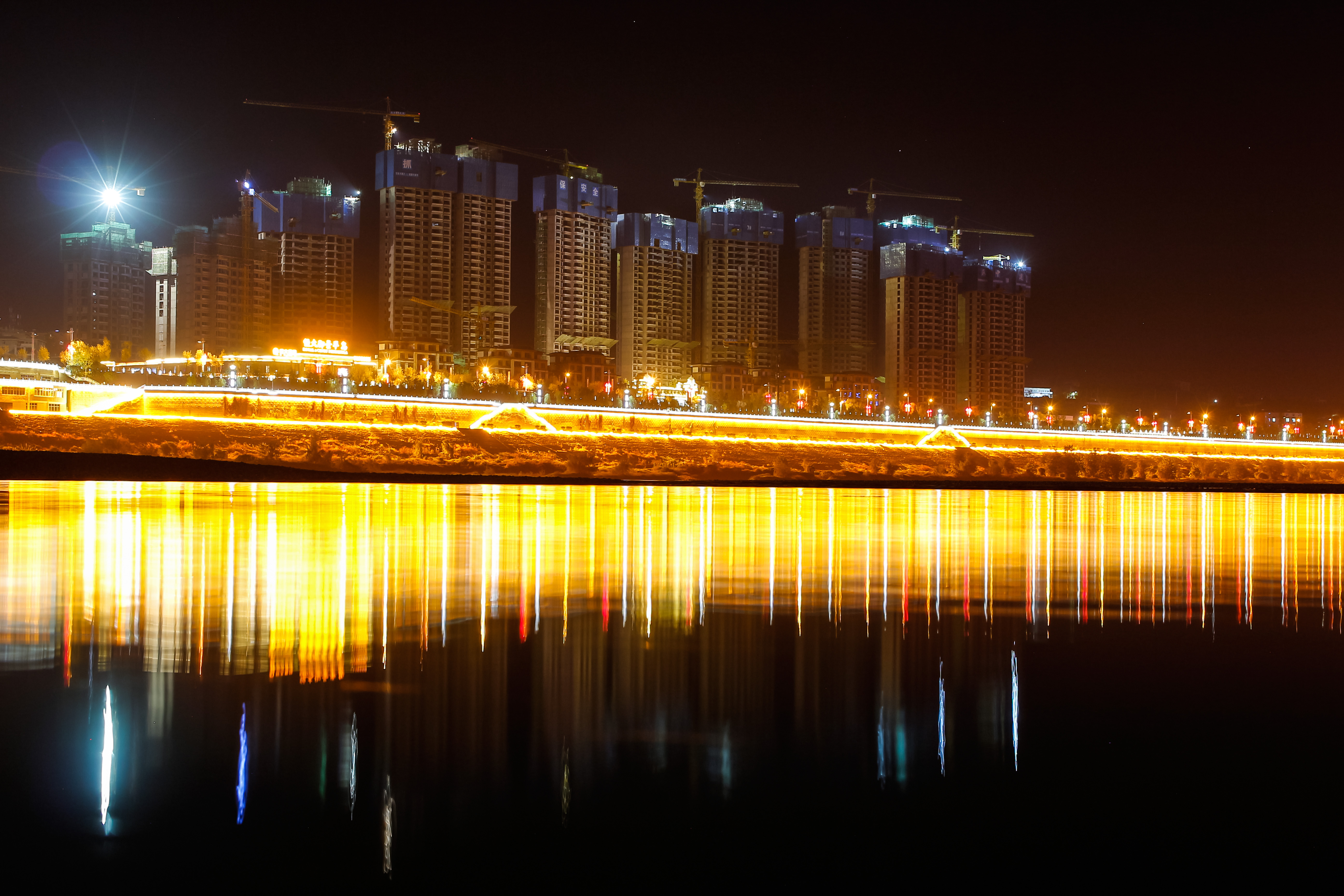 安康的夜景,最美的夜景漢江邊,你被驚豔到了嗎?