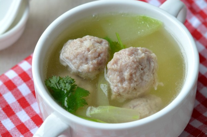 冬瓜肉丸汤的做法,简单易学,清淡营养又美味,孩子每次多吃2碗