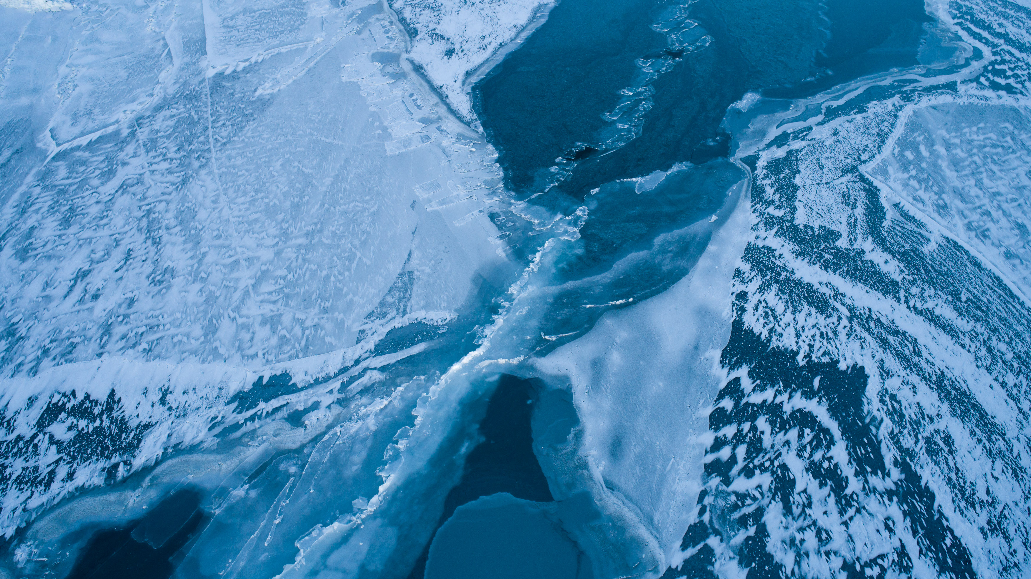 冰封青海湖 雪浴金银滩