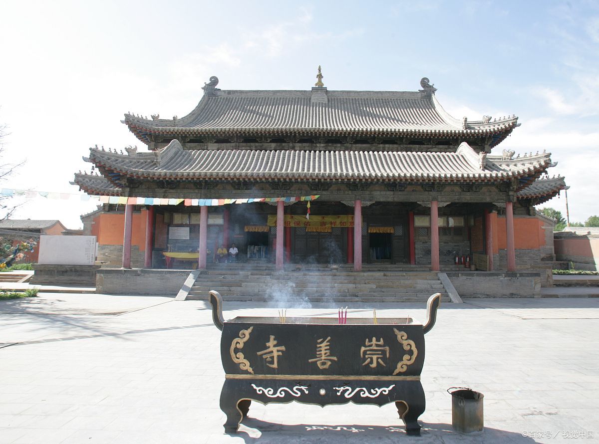 贝子庙是锡林浩特市一个地标性旅游景区,今天我就给大家介绍一下