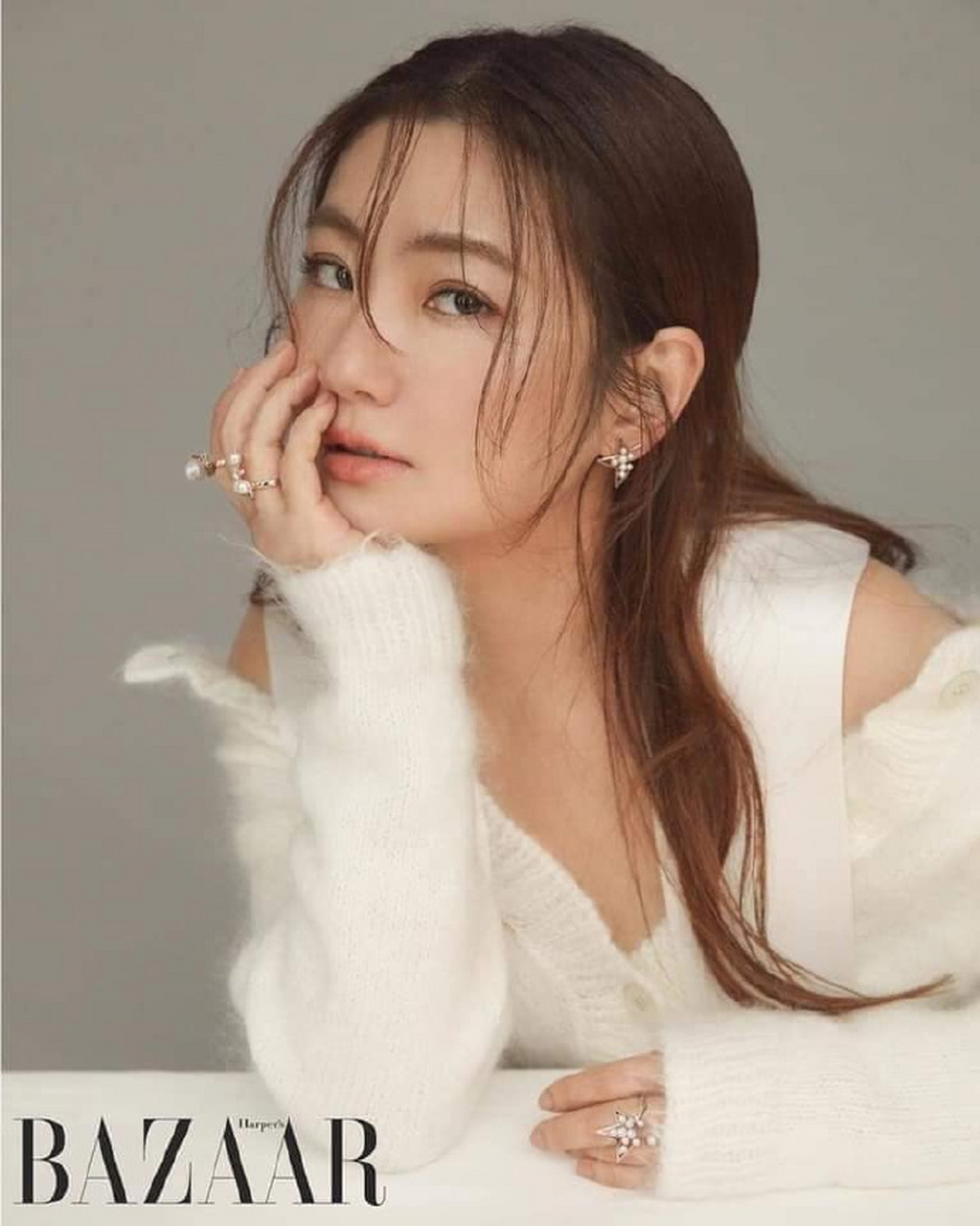 任家萱selina 最新时尚大片出炉,温柔的空气刘海显得气质更加柔美,在