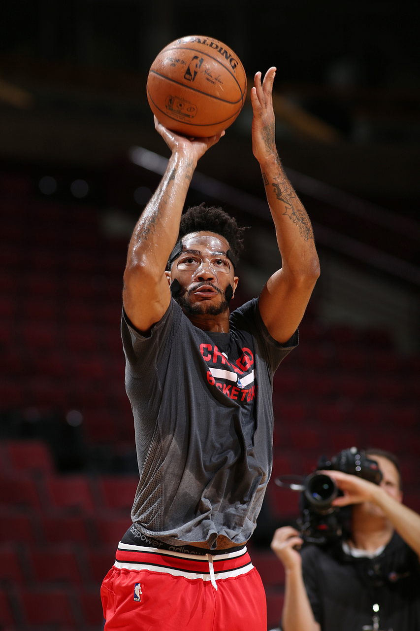 北京时间6月25日,来自nba的最新消息,尼克斯拒绝执行后卫德里克-罗斯