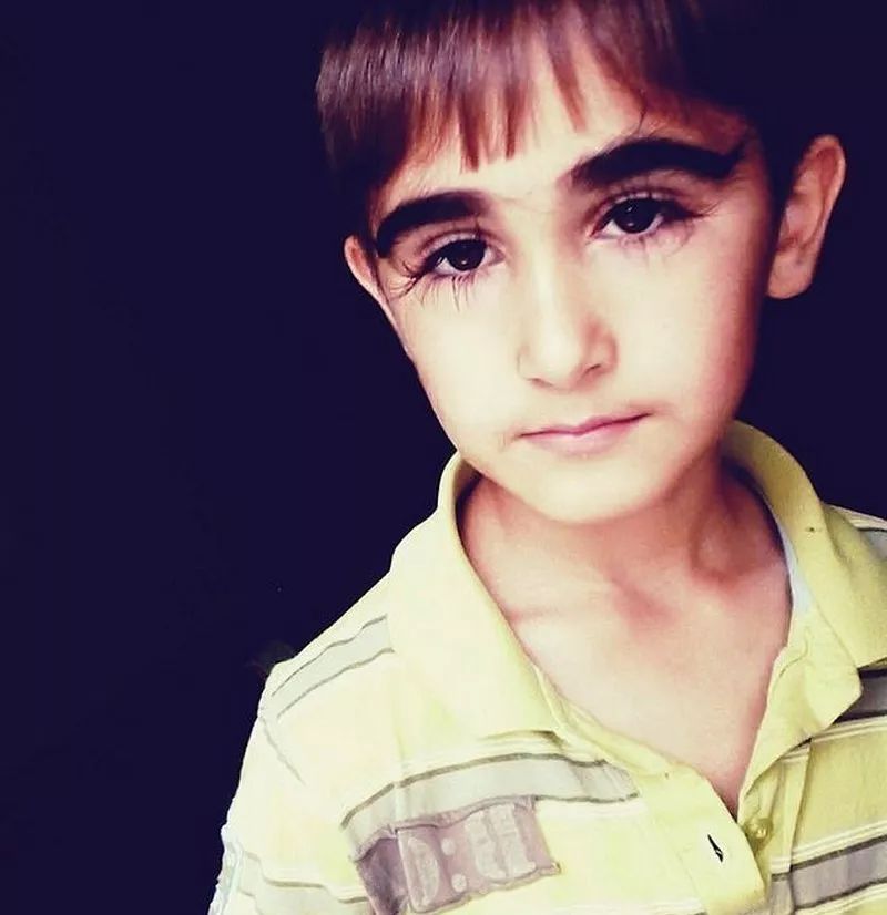 俄罗斯男孩睫毛长度逆天,长达4.3厘米,真正的"睫毛精"!