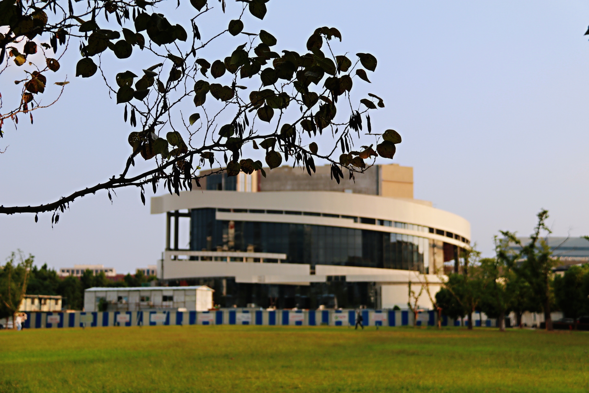 苏州大学独墅湖校区,地处苏州市工业园区独墅湖高教区的核心位置