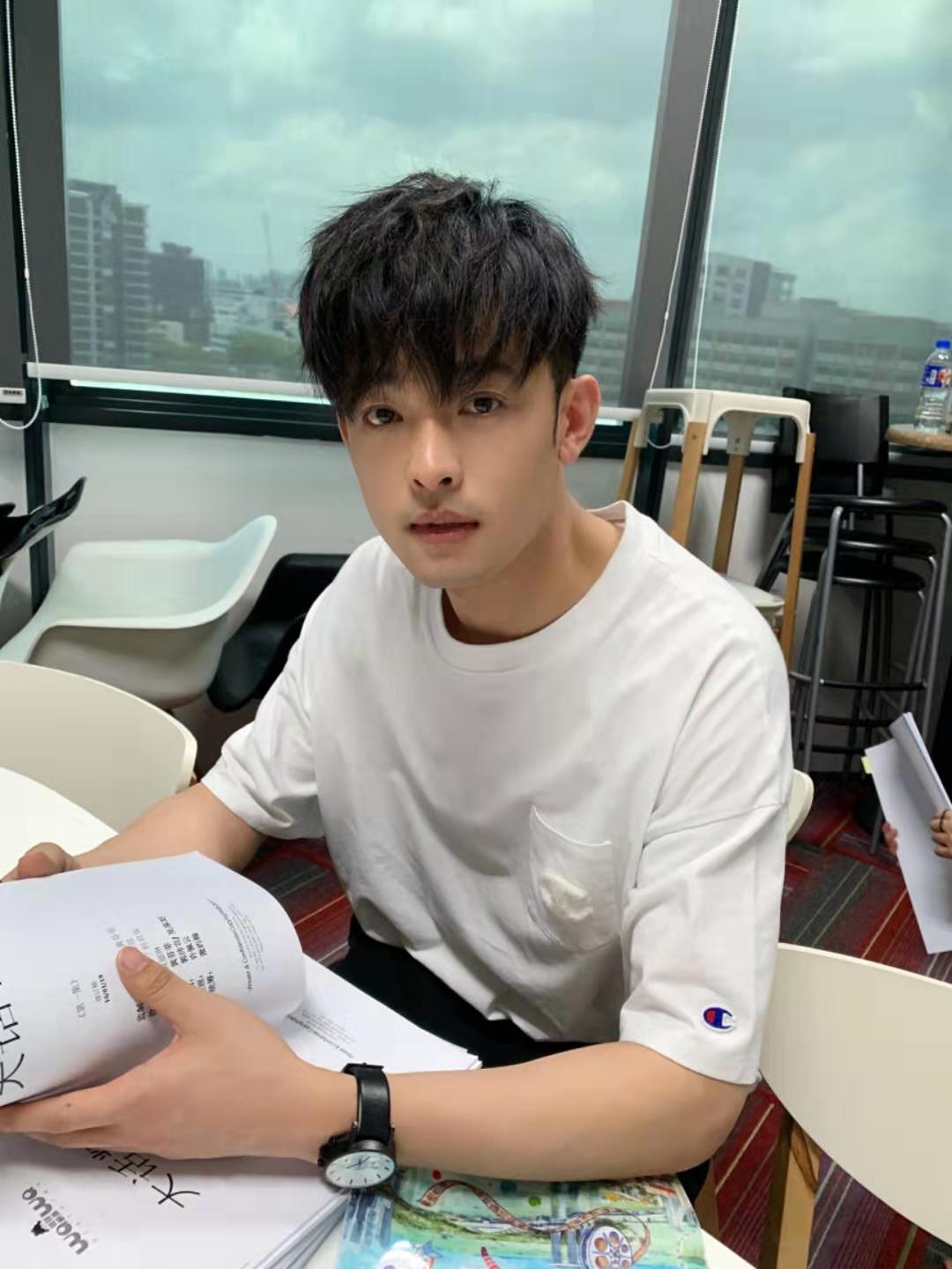 马昂新剧《大话精》开机,突破自我勇敢尝试新角色