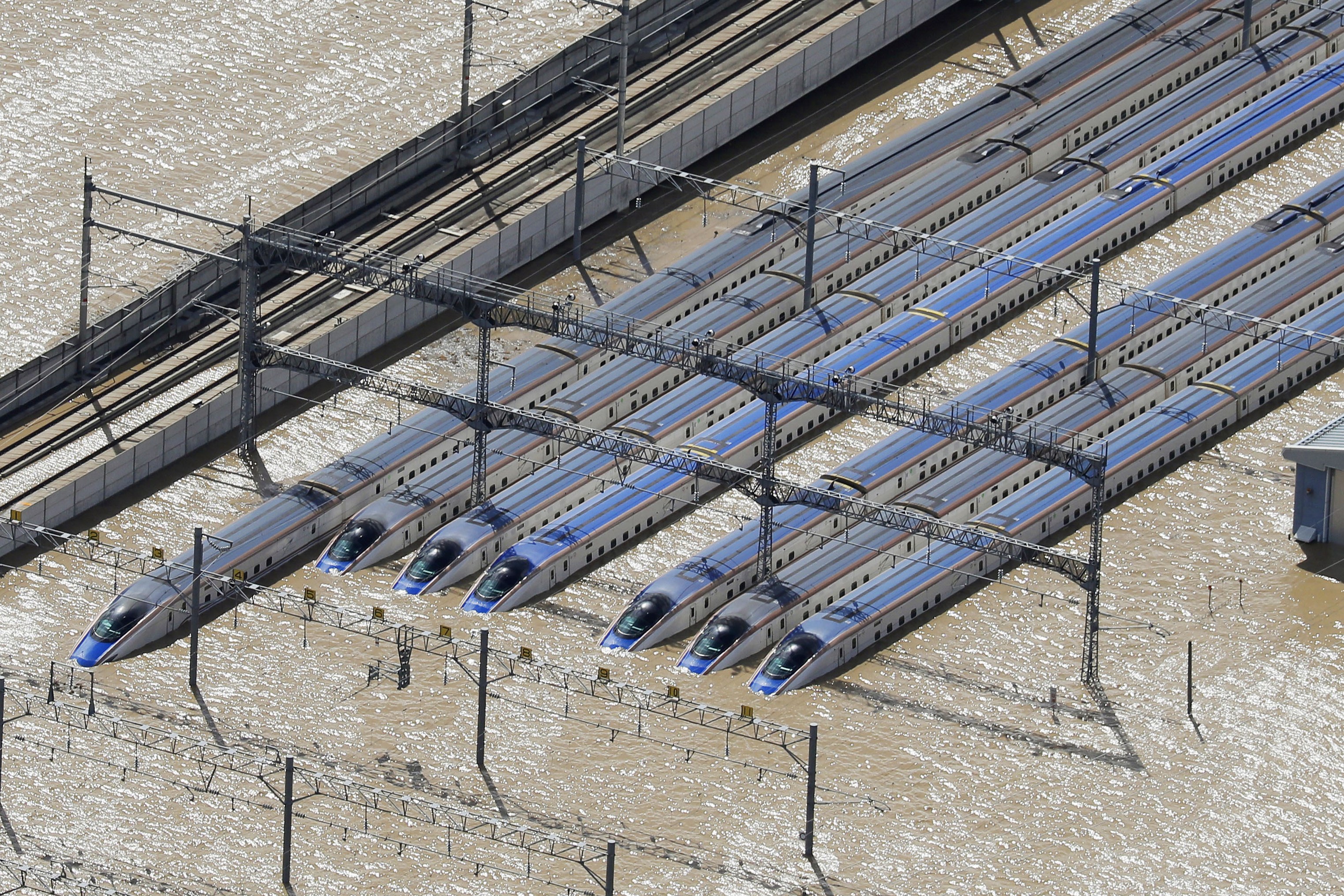 日本10列浸水新干线列车全部报废(5)