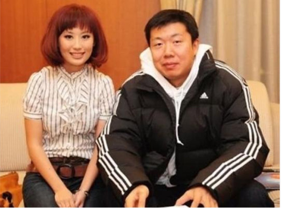 与90后主持人结婚,前妻宋杨身份曝光后,网友:王治郅胆真大