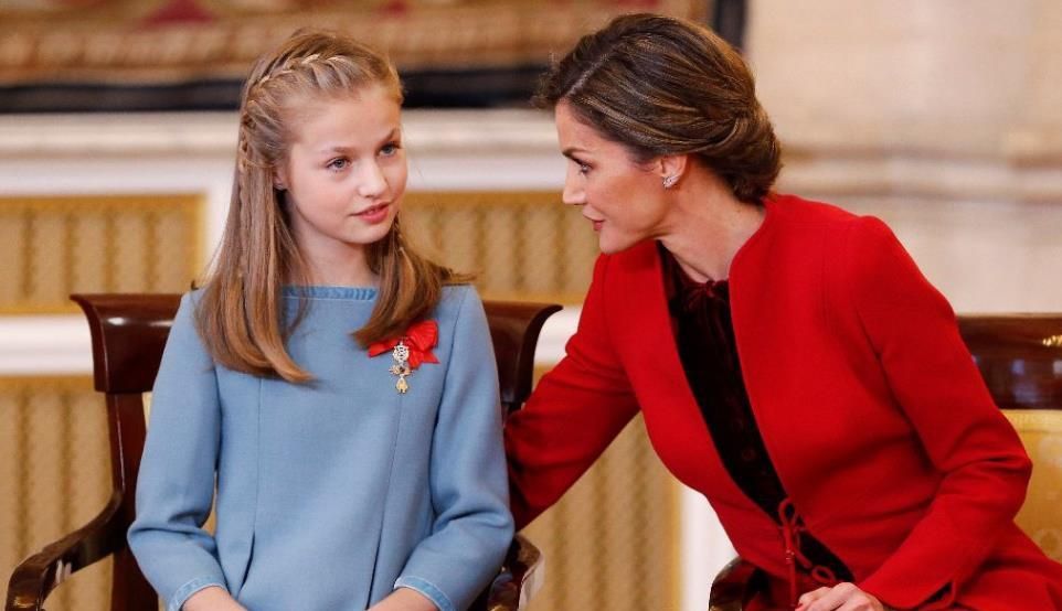 13岁西班牙公主长大了,吊起高马尾显"元气",终于不再装成熟了