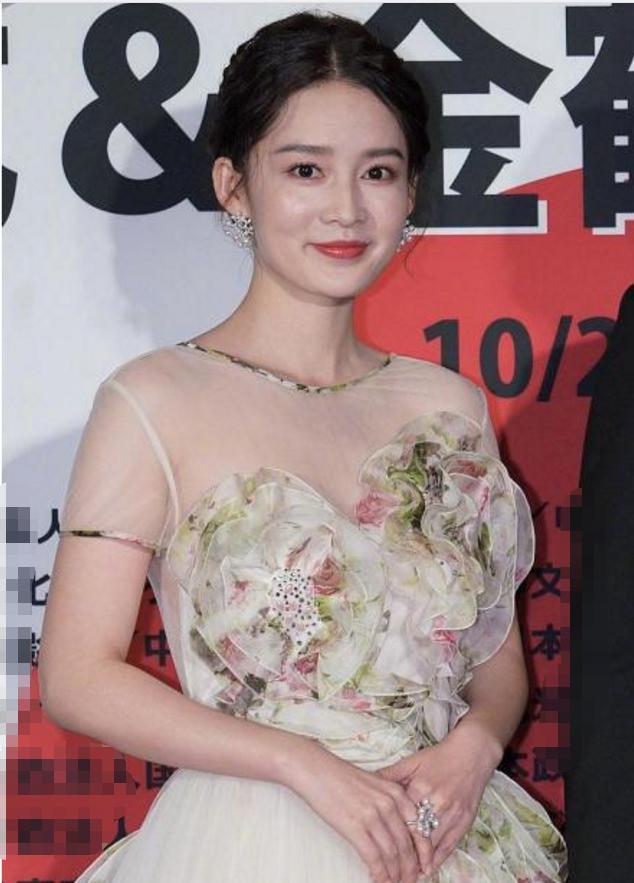 陈飞宇李沁同框生图,章子怡看起来像25,李沁神似太平时期的陈红