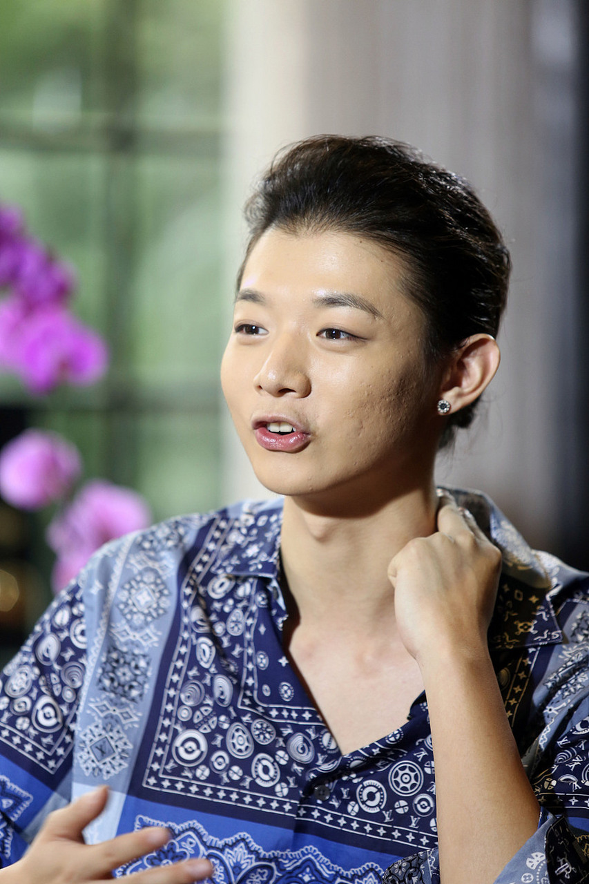 近日有网友拍到了霍尊的新恋情,他也大方晒出甜蜜合影照认爱,并官宣称