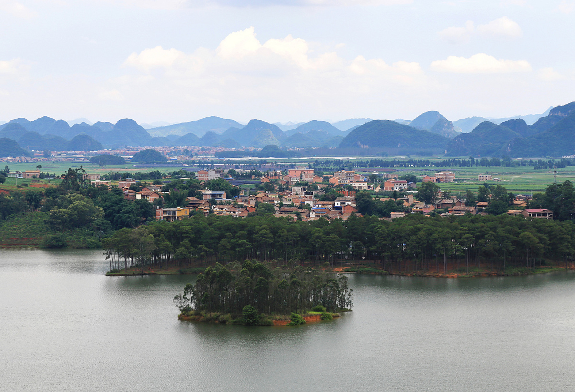 南宁武鸣伊岭岩,一个令人陶醉的自然秘境!观赏壮美景色,探索神秘溶洞.