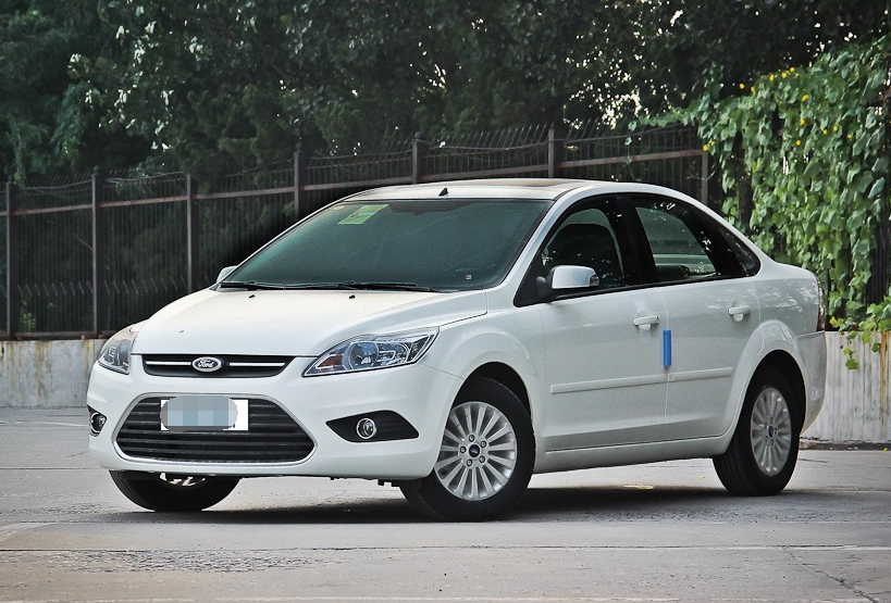 对于这辆超有颜值,造型夺目的经典福克斯三厢,激发人们的热情