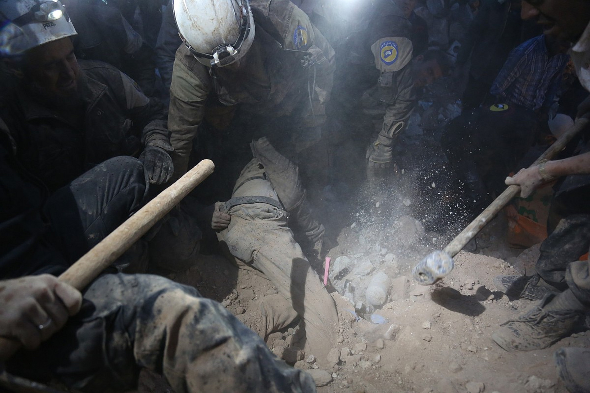 近日,山西代县精诚矿业有限责任公司瞒报多起矿难事件,导致数十名矿工