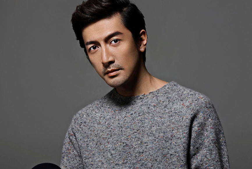 在《火线三兄弟》中,他饰演的高木在心狠手辣,奸诈狡猾的性情之外也