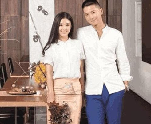 一起看李小萌的豪宅:家里摆满了乐器,一家人生活幸福又美满