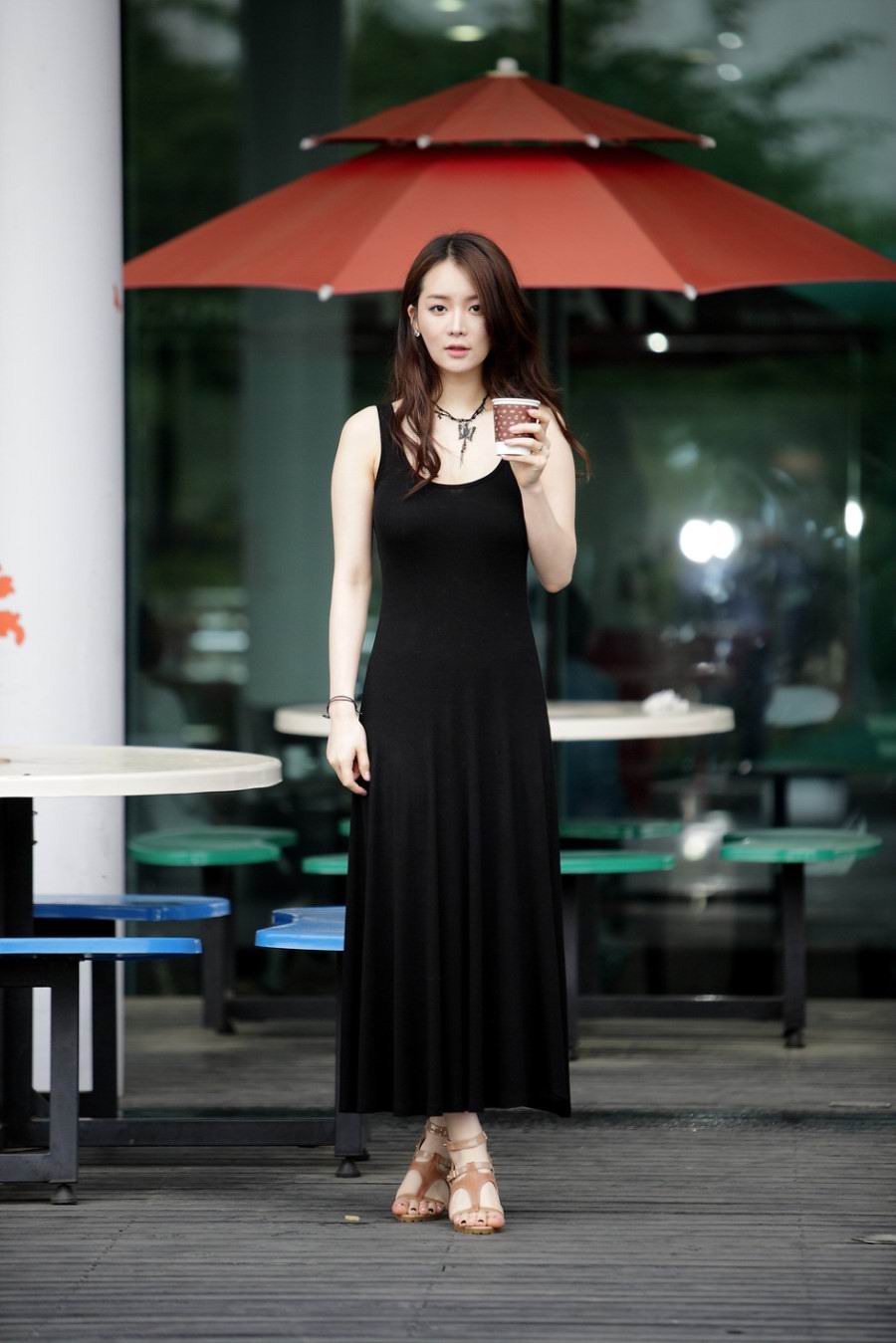 韩星林智慧,网友:那身黑色的吊带长裙,显得你高贵典雅