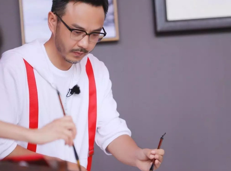 娱乐圈低学历但却让人佩服的4位明星,超心疼最后一位