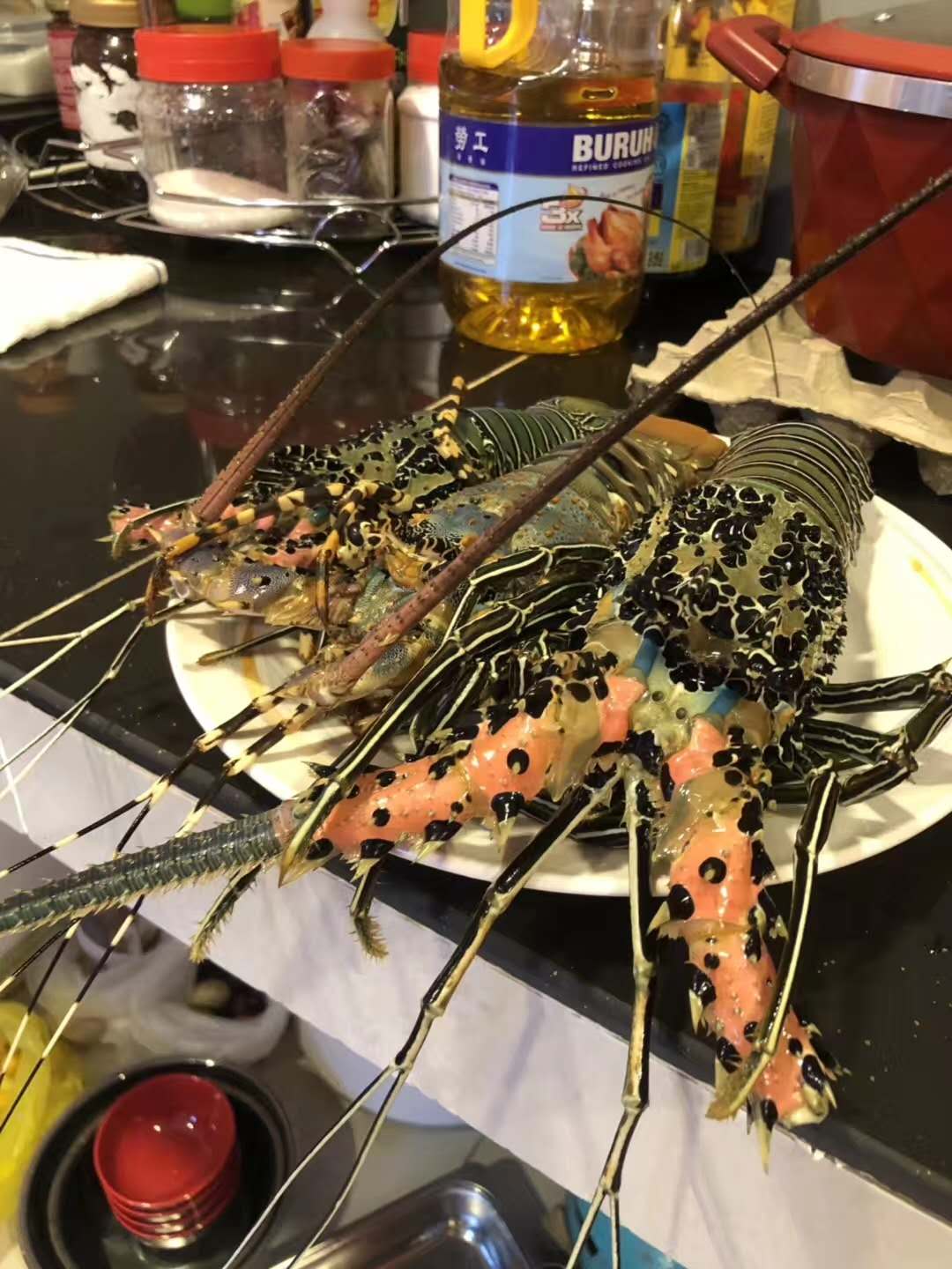 朋友送的海味第一次吃这么大的虾不懂学名叫什么你们知道吗