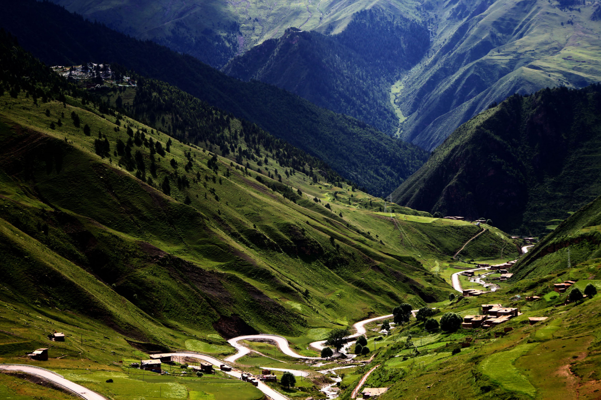记忆中的那个味道##记忆中的那道风景# 昌都多拉神山是藏族佛教徒