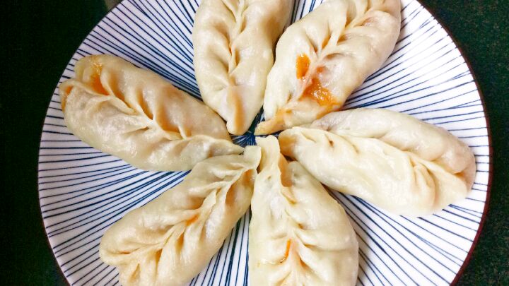 不用发面也不揉面,慢动作教你做柳叶蒸饺,一人吃一盘不够