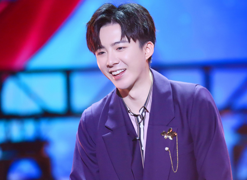 吴亦凡和刘宇宁同登时尚杂志封面,对比立显,网红与明星的差距