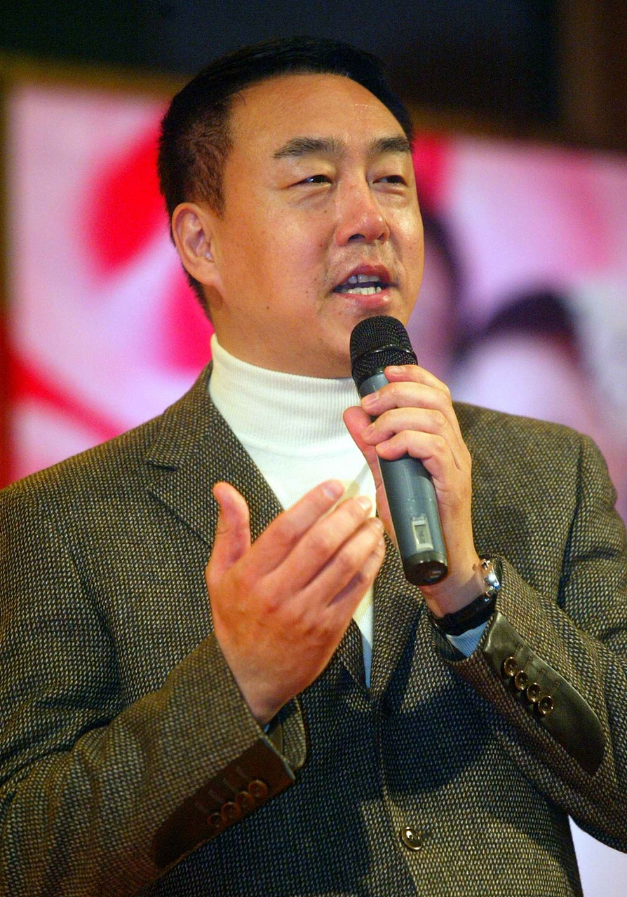 2006年,47岁春晚导演郎昆抛弃三婚妻子马艳丽,出轨24岁舞蹈家刘岩.