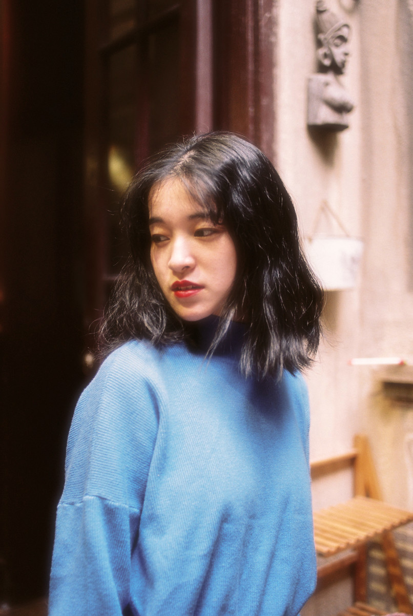 人像写真-蓝色毛衣少女