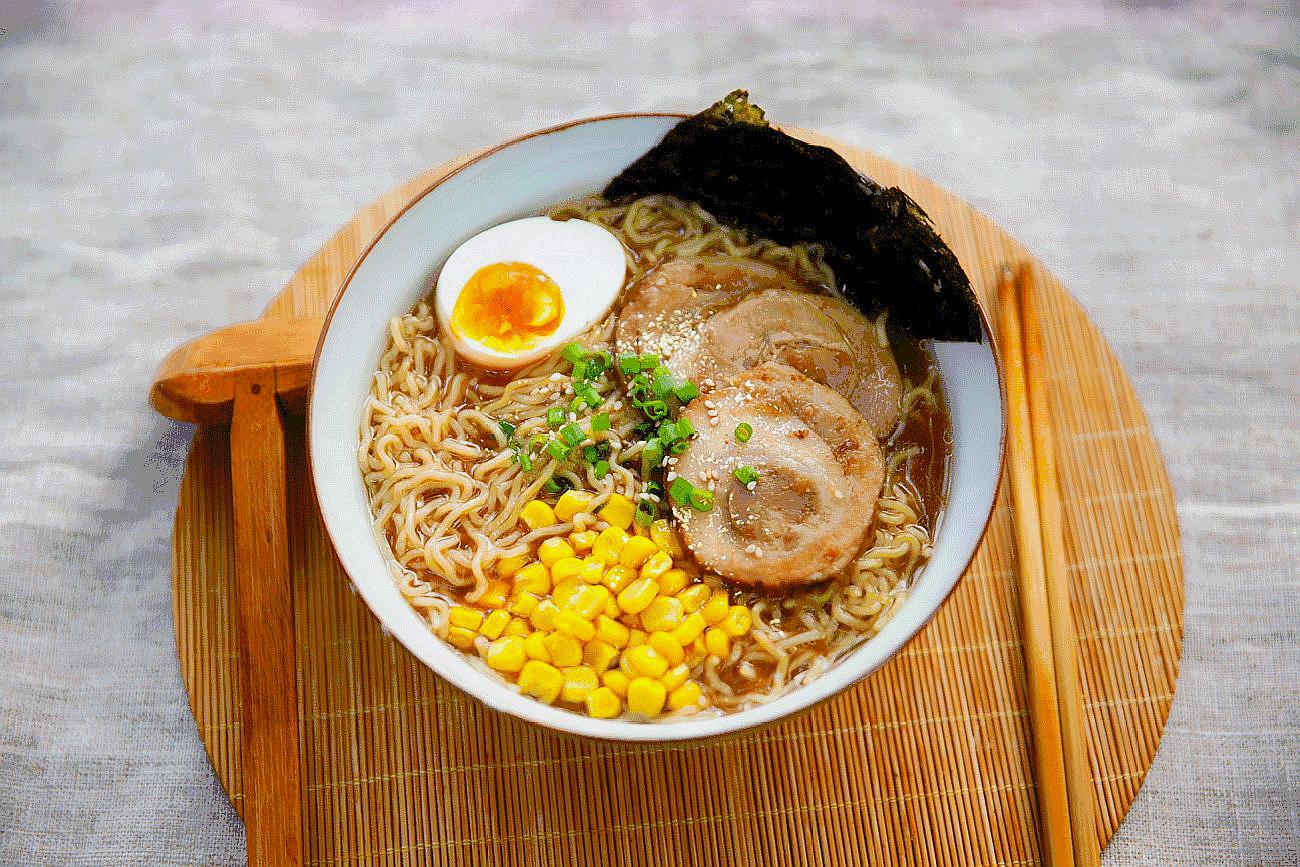 在日本旅游时,看到日本人吃的泡面,才明白泡面对于他们的意义