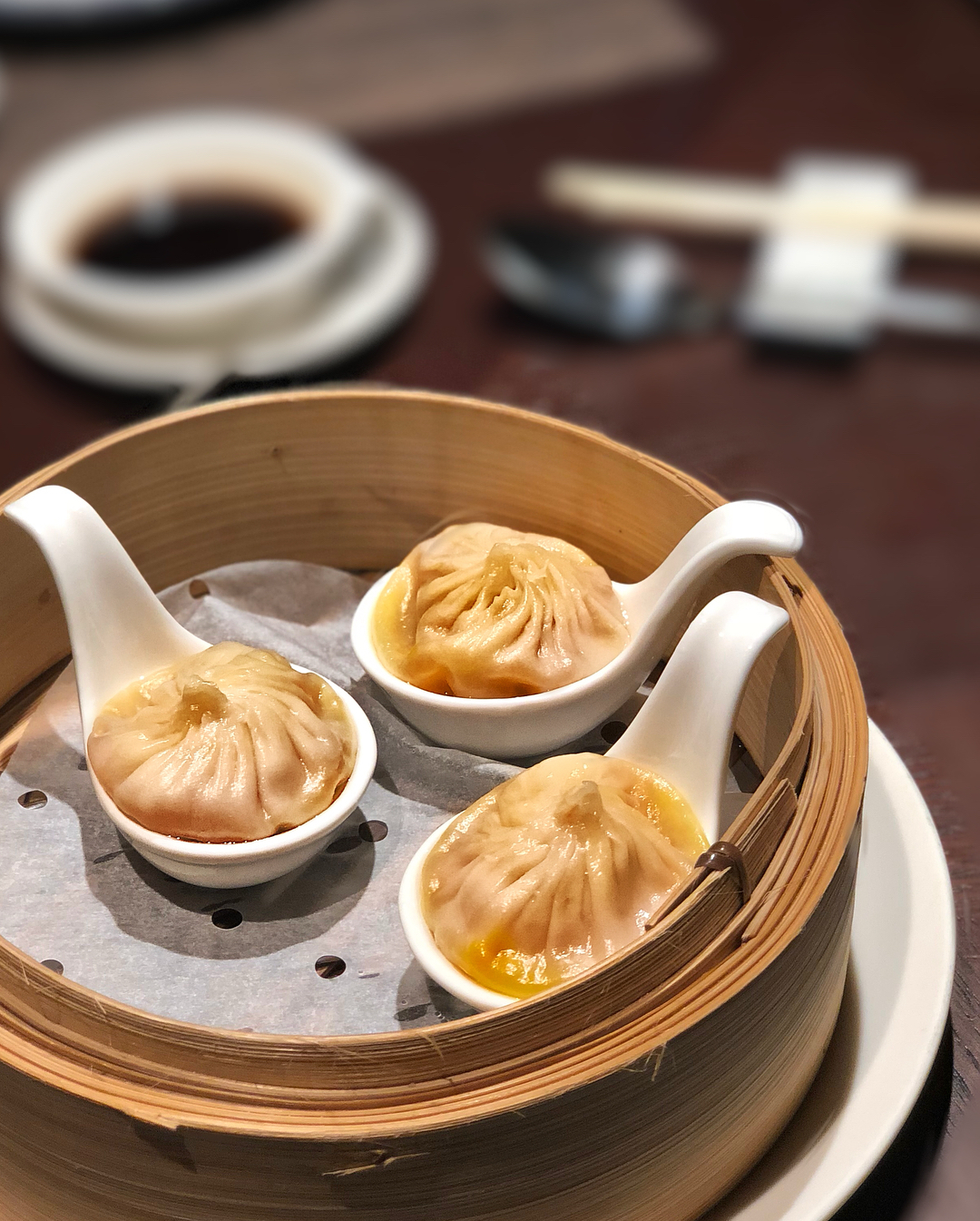 香港粤式茶点叉烧,小笼包,炒饭,蟹黄羹看起来少,还真吃不完!