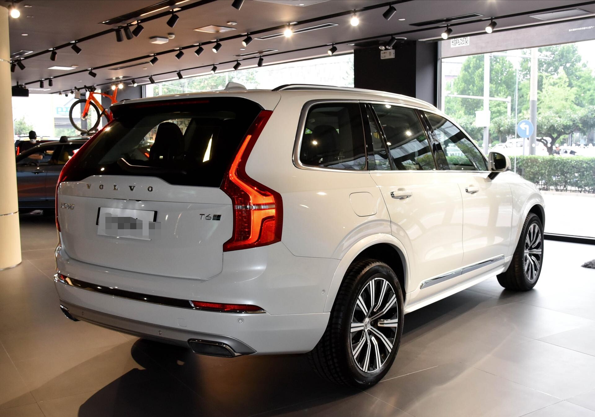 全新沃尔沃xc90来袭,落地68万,2.0t混动 四驱,比x5还霸气